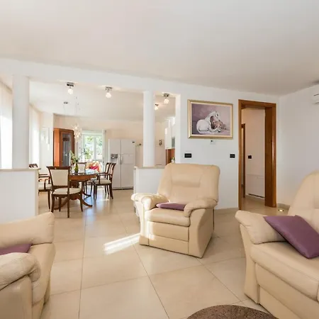 Mare Villa