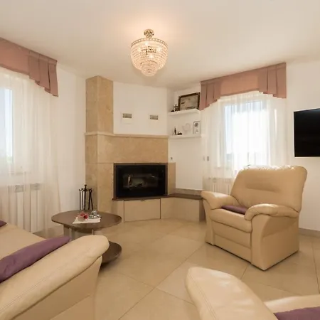 Mare Villa Trget