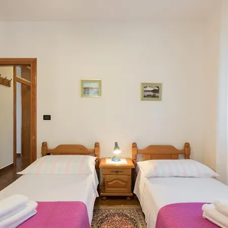 Mare Villa Trget